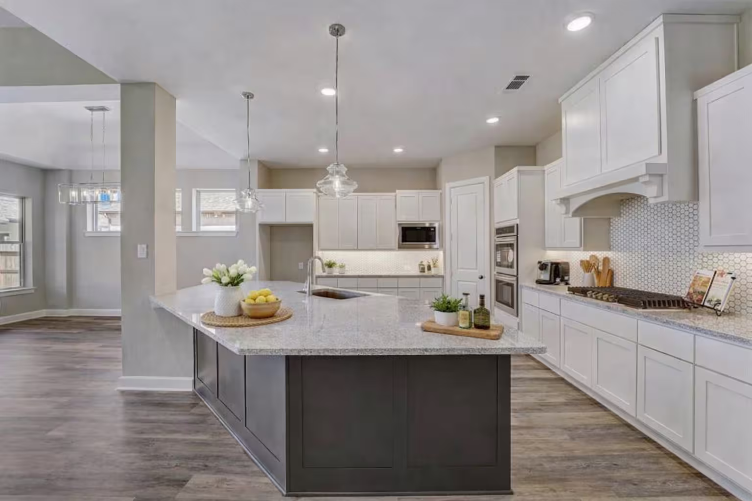 Photo 6 of 406 Boggy Belt Lane, Conroe, TX