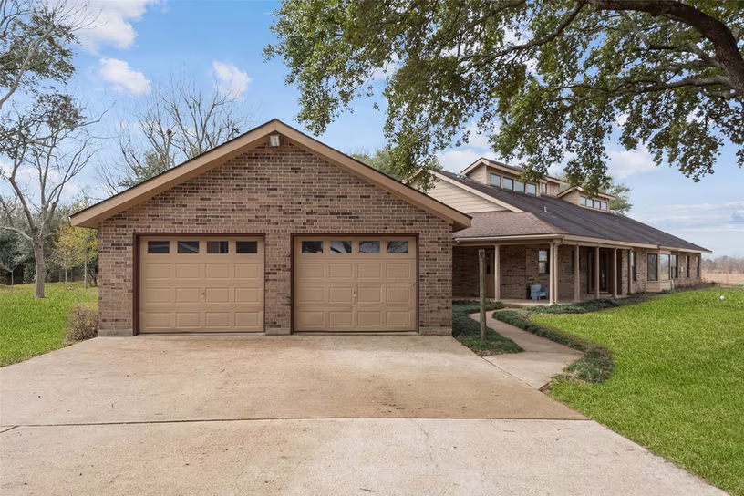 Photo 3 of 9811 Miner Road, Highlands, TX