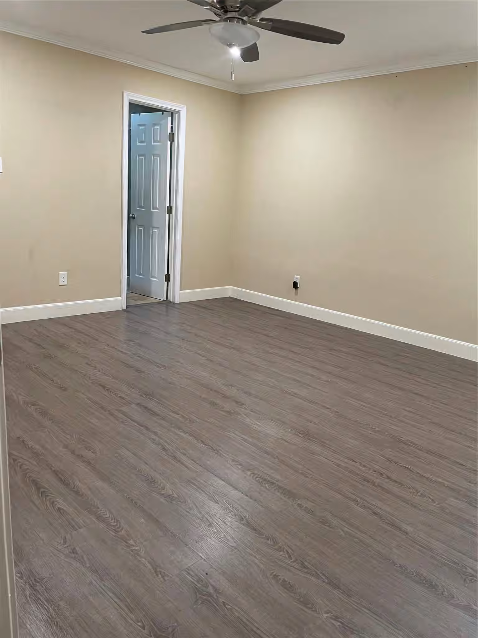 Photo 5 of 6831 Wellwood Court, Houston, TX
