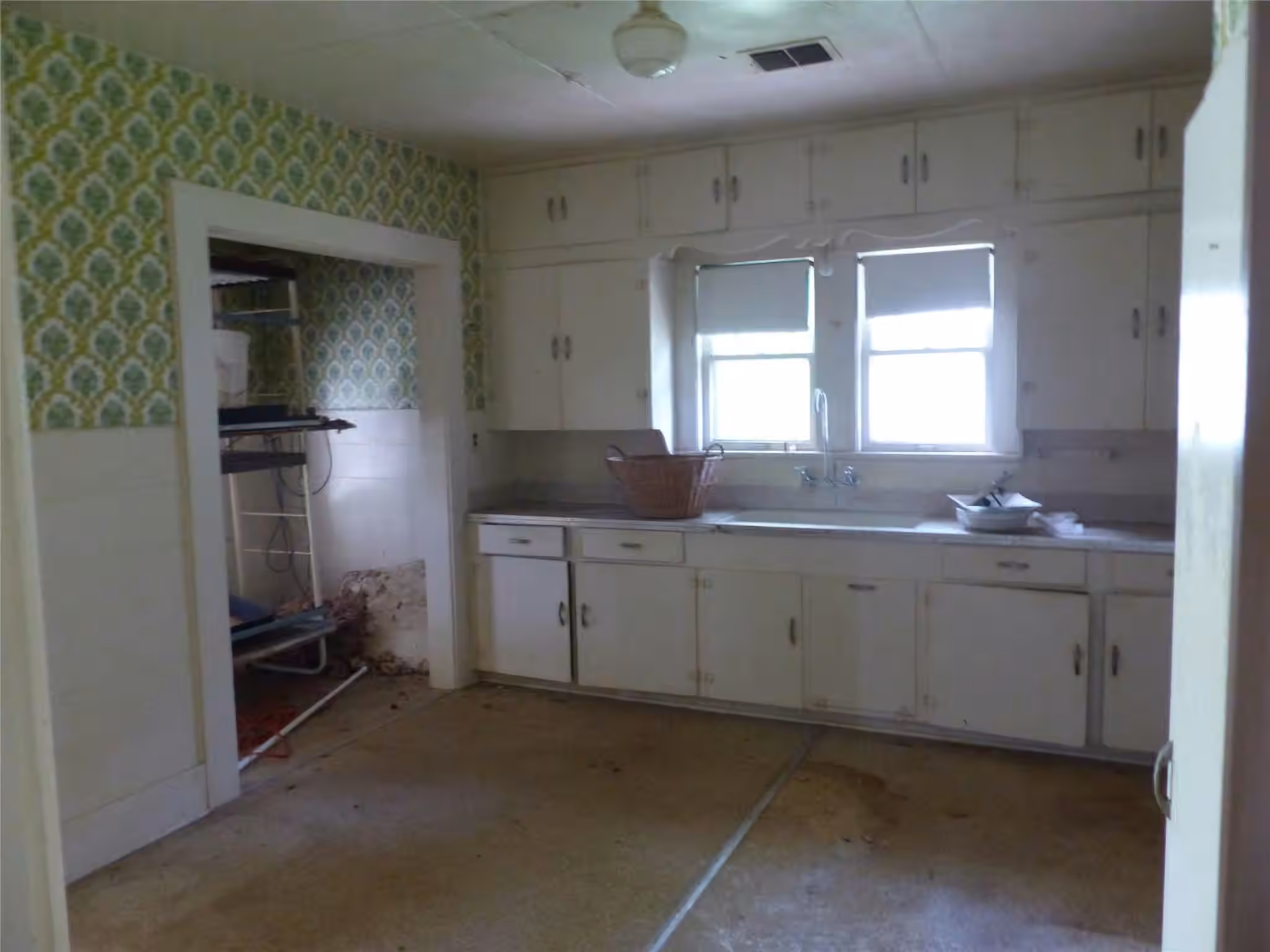 Photo 4 of 408 North Meyer Street, Sealy, TX