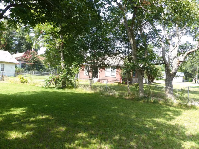 Photo 6 of 408 North Meyer Street, Sealy, TX