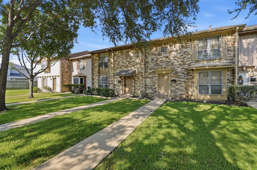 Photo 3 of 1516 S 8th Street, La Porte, TX