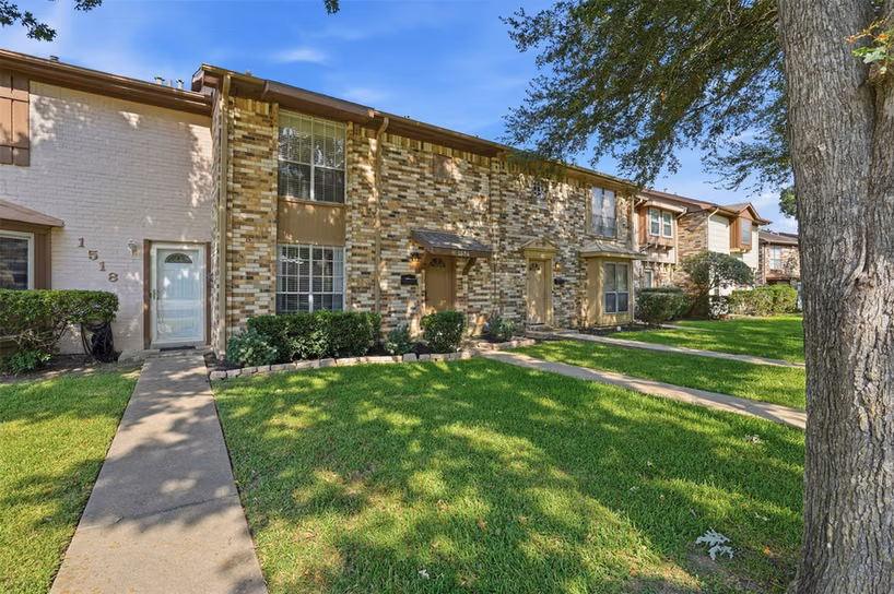 Photo 4 of 1516 S 8th Street, La Porte, TX