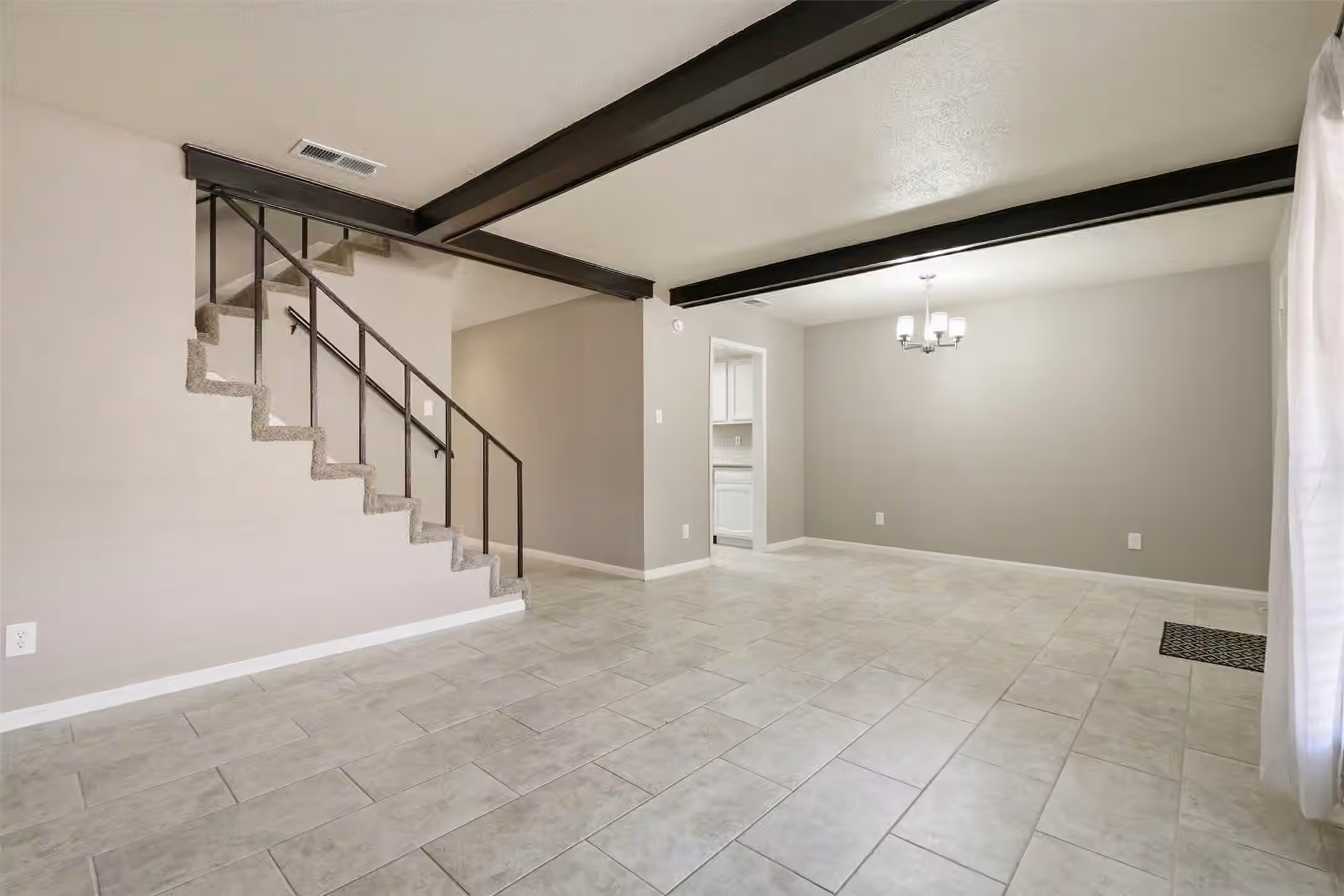 Photo 7 of 1516 S 8th Street, La Porte, TX