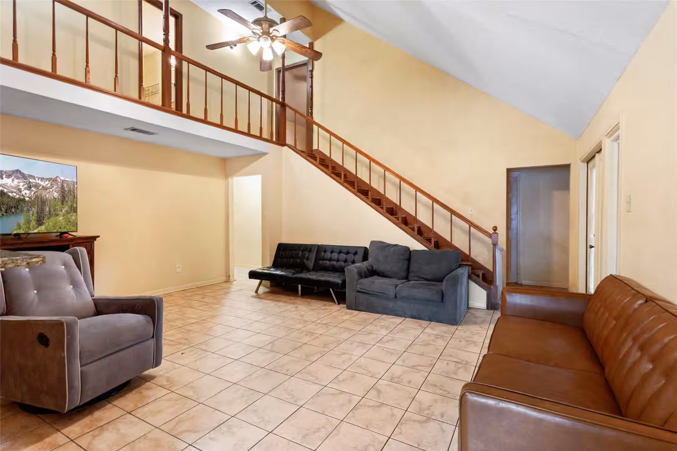 Photo 4 of 5000 Cedar Creek Drive, Dickinson, TX