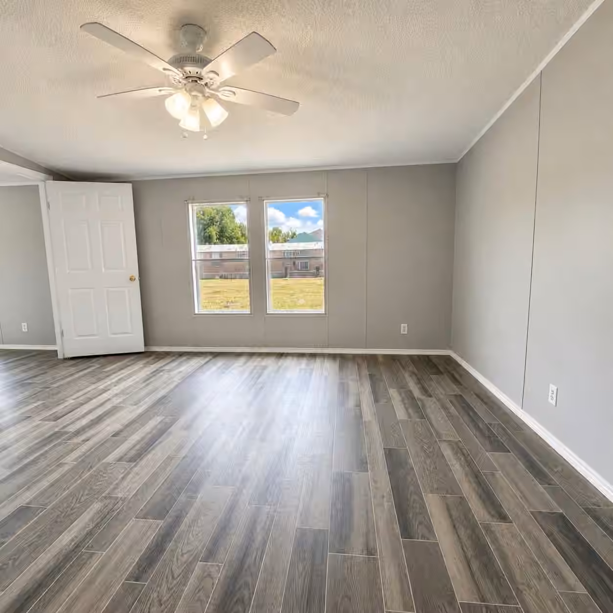 Photo 3 of 1722 Dolores Street, Rosharon, TX