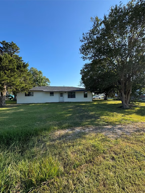 Photo 2 of 201 E Austin Avenue, Palacios, TX