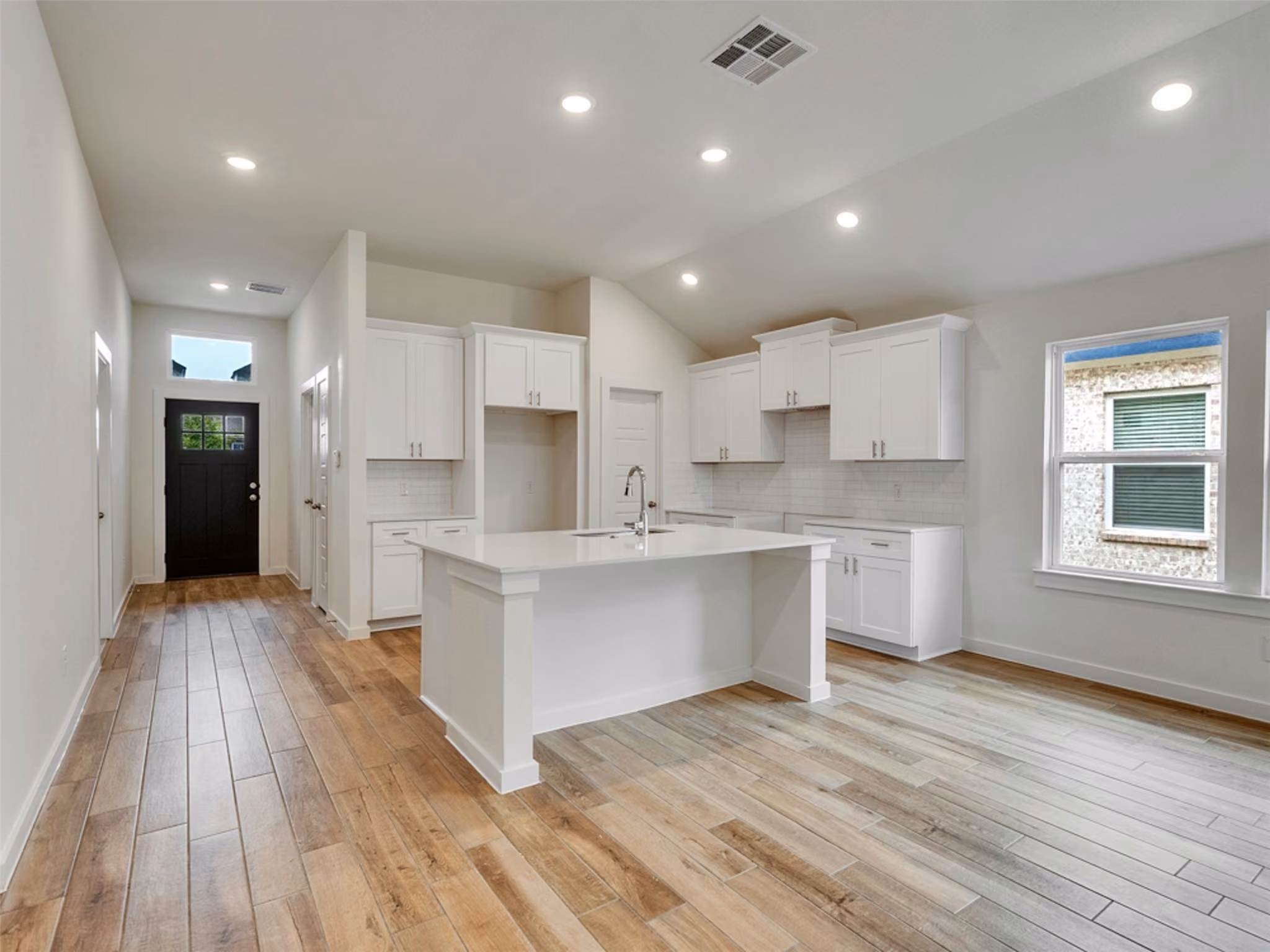 Photo 5 of 8323 Amber Summit Lane, Angleton, TX