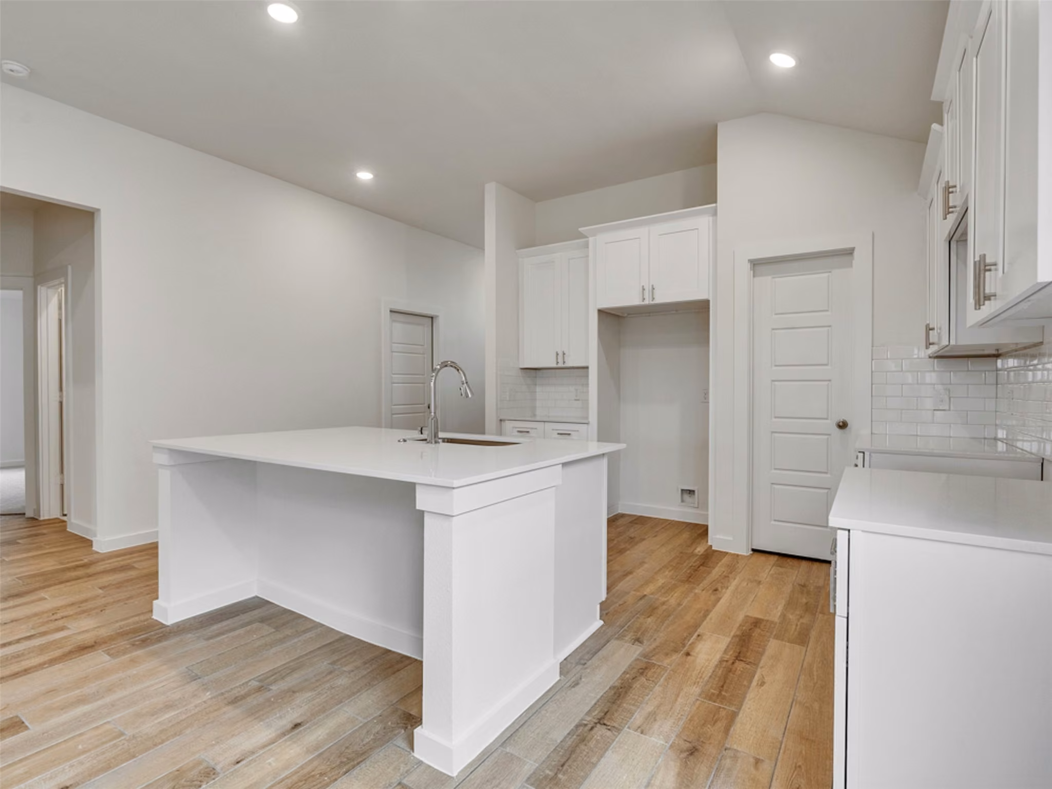 Photo 7 of 8323 Amber Summit Lane, Angleton, TX