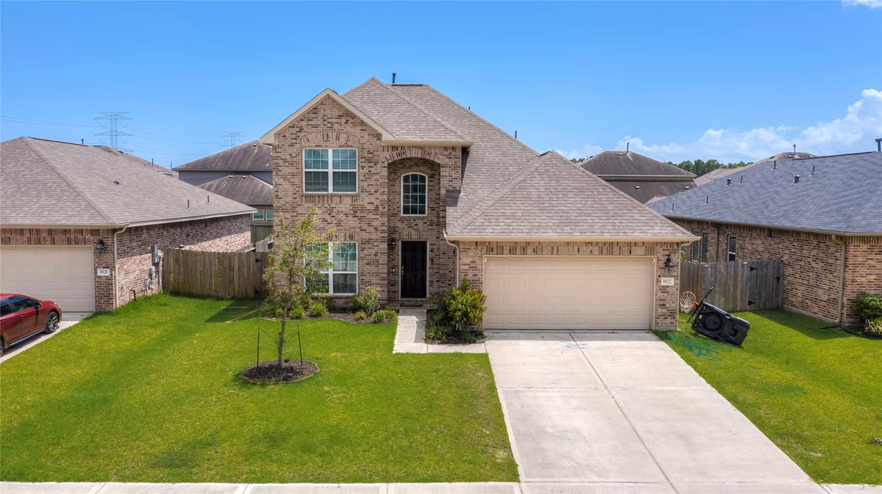 Photo 2 of 9922 Pine Forest Court, Baytown, TX