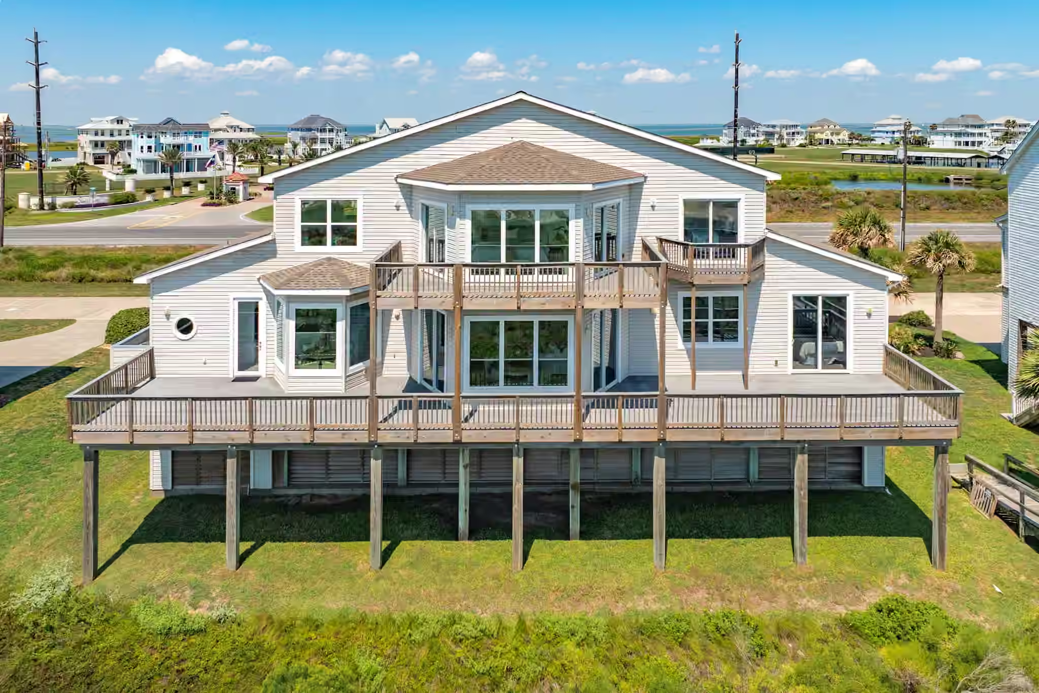 Photo 3 of 20911 W Sand Hill Drive, Galveston, TX