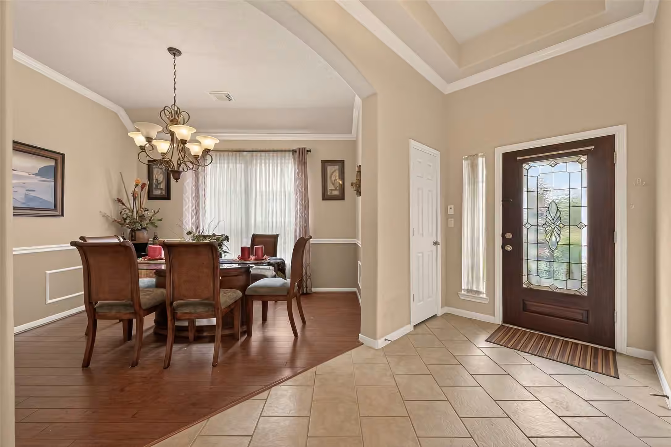 Photo 4 of 13719 Saxony Drive, Sugar Land, TX