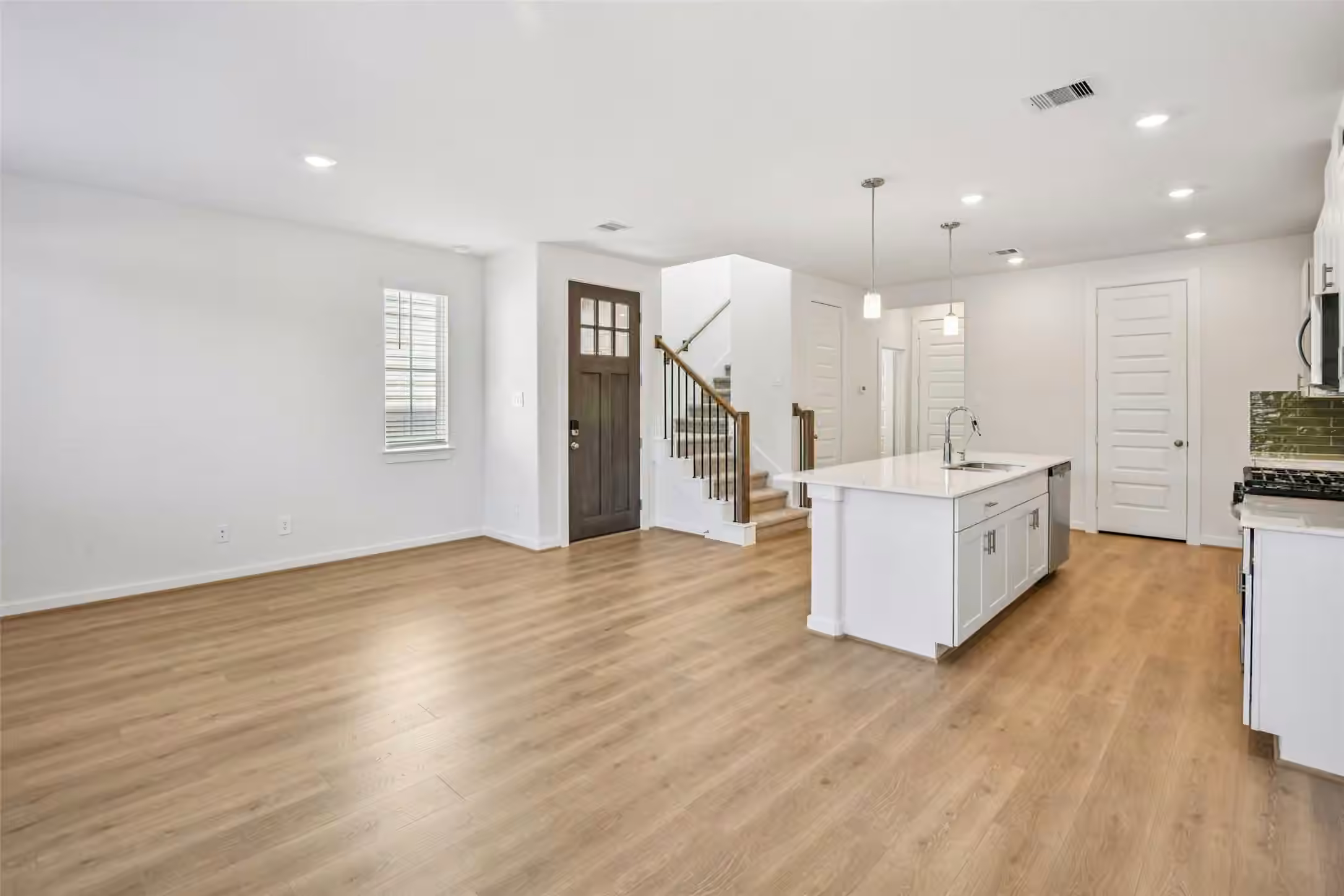 Photo 4 of 2160 Blue Heron Drive, Kemah, TX
