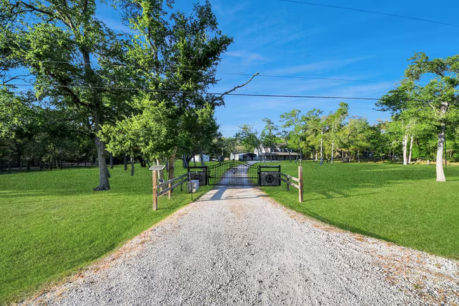 Photo 2 of 20202 Deer Run Road, Damon, TX