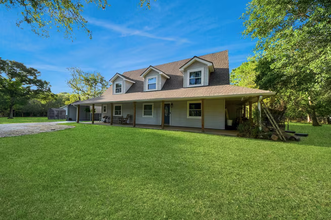 Photo 5 of 20202 Deer Run Road, Damon, TX