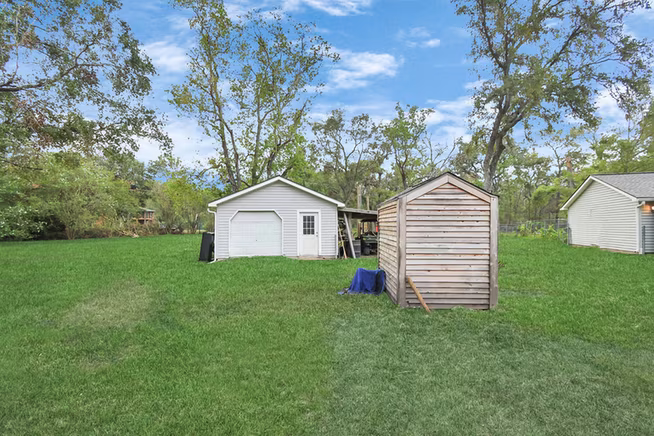 Photo 7 of 20202 Deer Run Road, Damon, TX