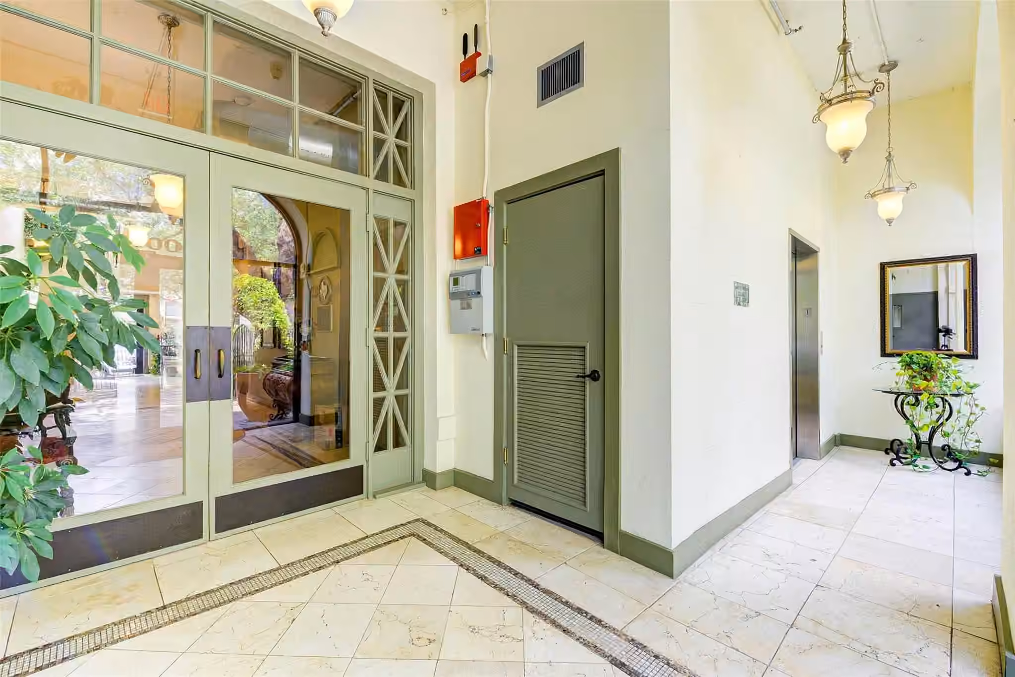 Photo 3 of 2700 Albany Street 3B, Houston, TX