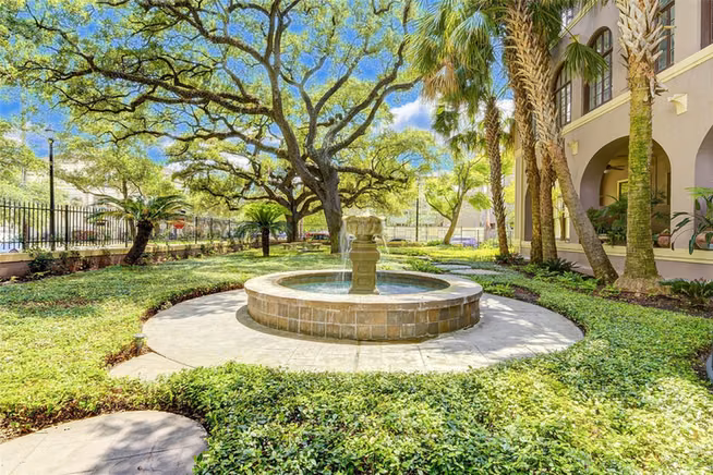 Photo 4 of 2700 Albany Street 3B, Houston, TX