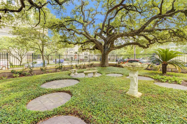 Photo 5 of 2700 Albany Street 3B, Houston, TX