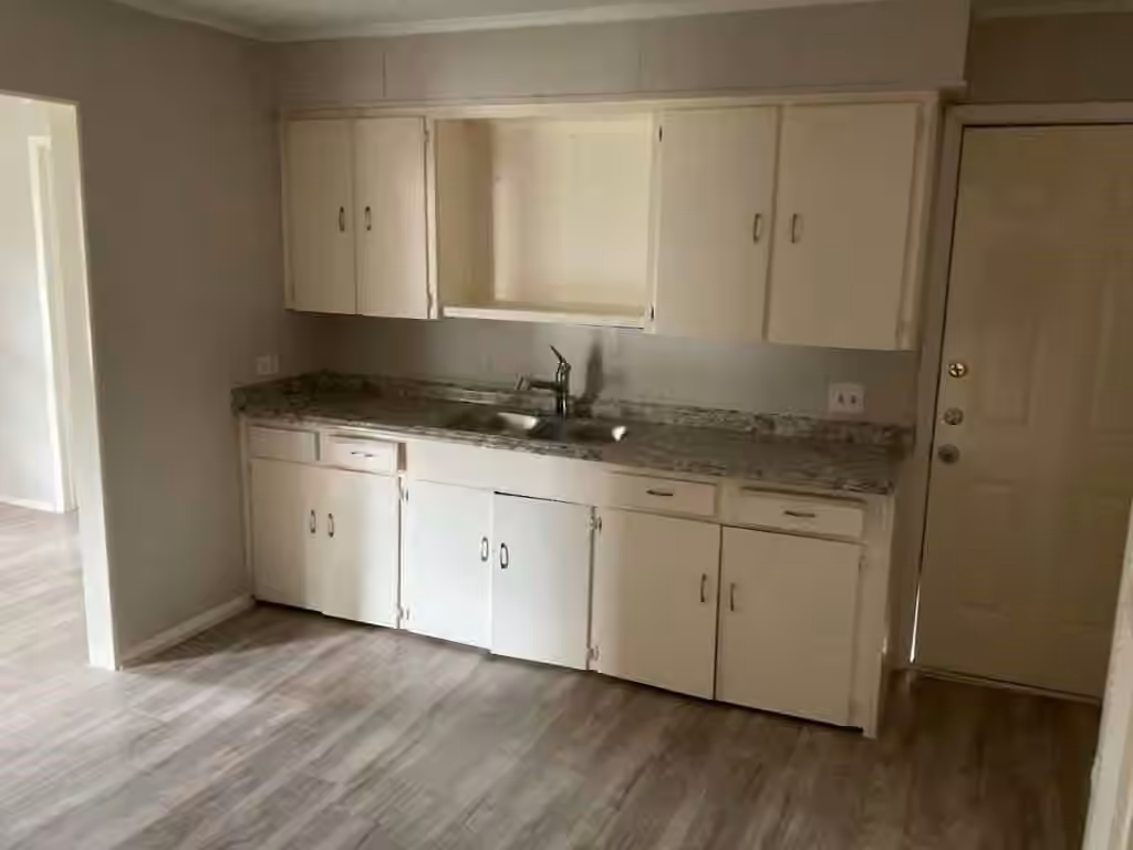 Photo 5 of 2302 Oaklawn Drive, La Marque, TX