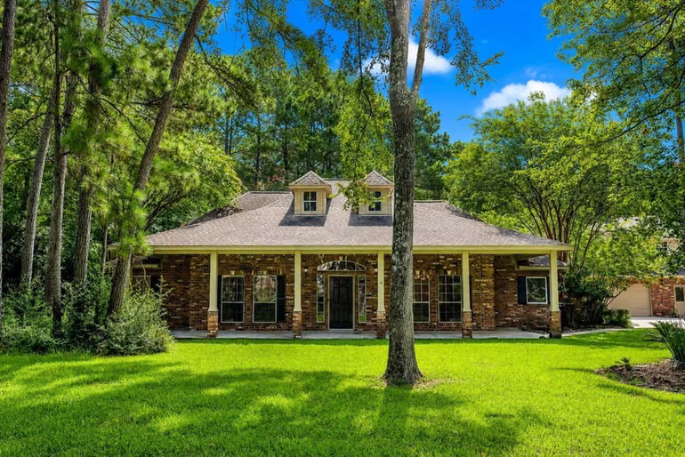 Photo 3 of 10034 Crestwater Circle, Magnolia, TX