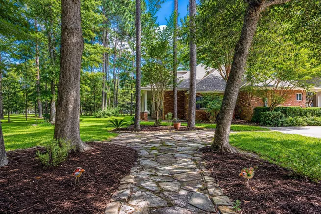 Photo 7 of 10034 Crestwater Circle, Magnolia, TX