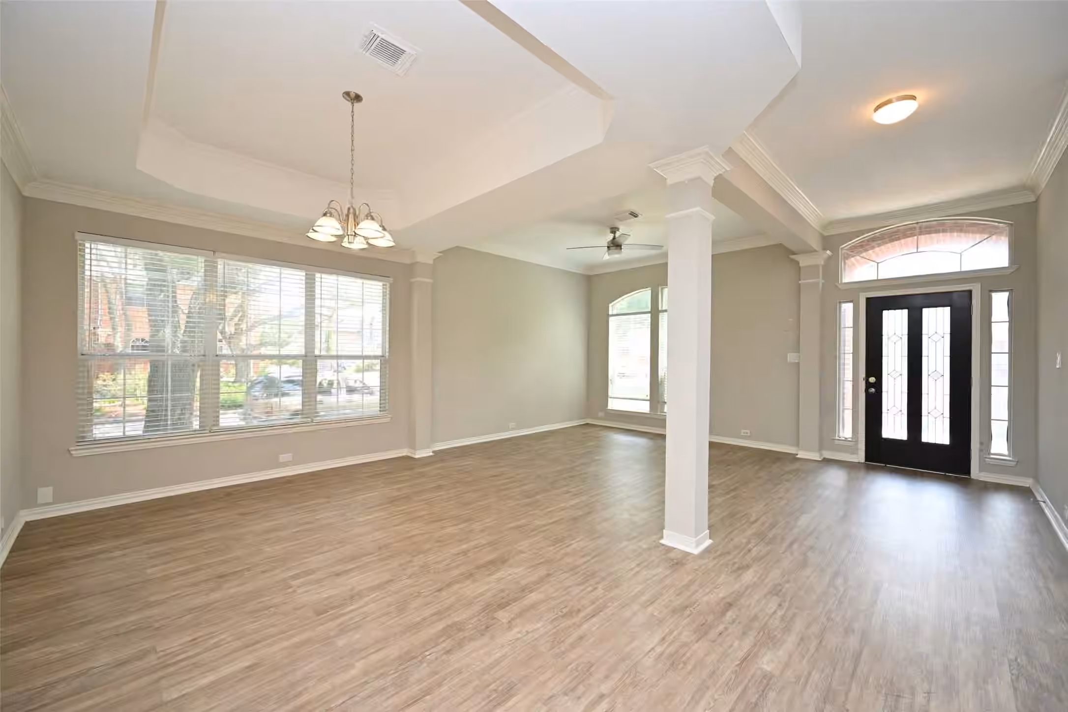 Photo 4 of 1502 Beaconshire Road, Houston, TX