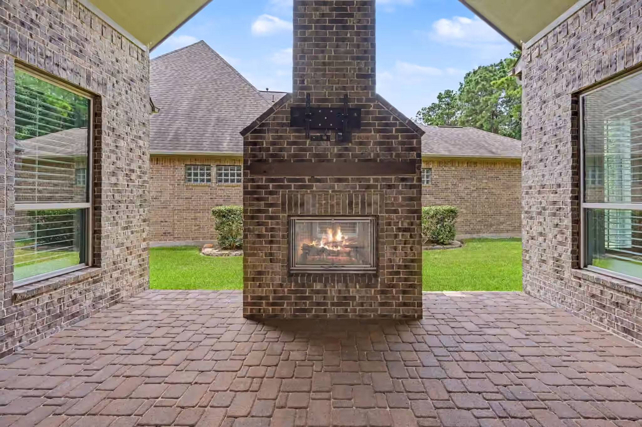 Photo 3 of 126 Lily Green Court, Conroe, TX