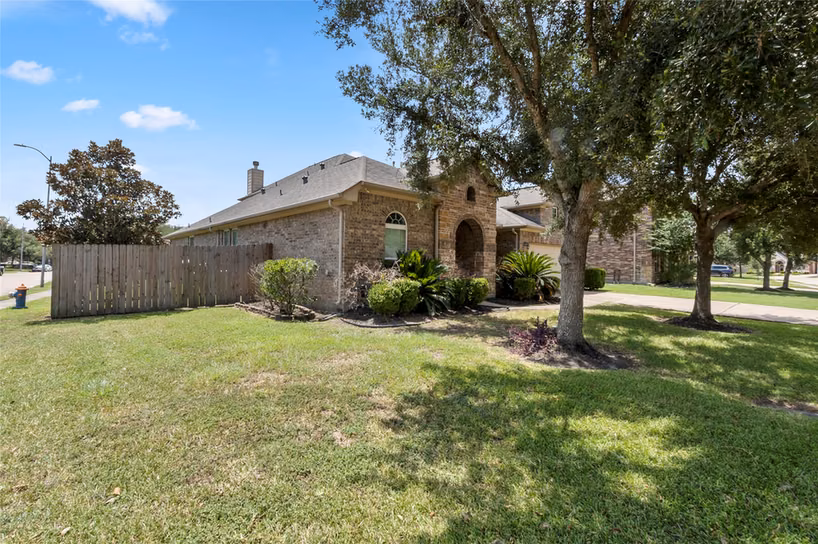 Photo 3 of 13402 Indigo Sands Drive, Pearland, TX