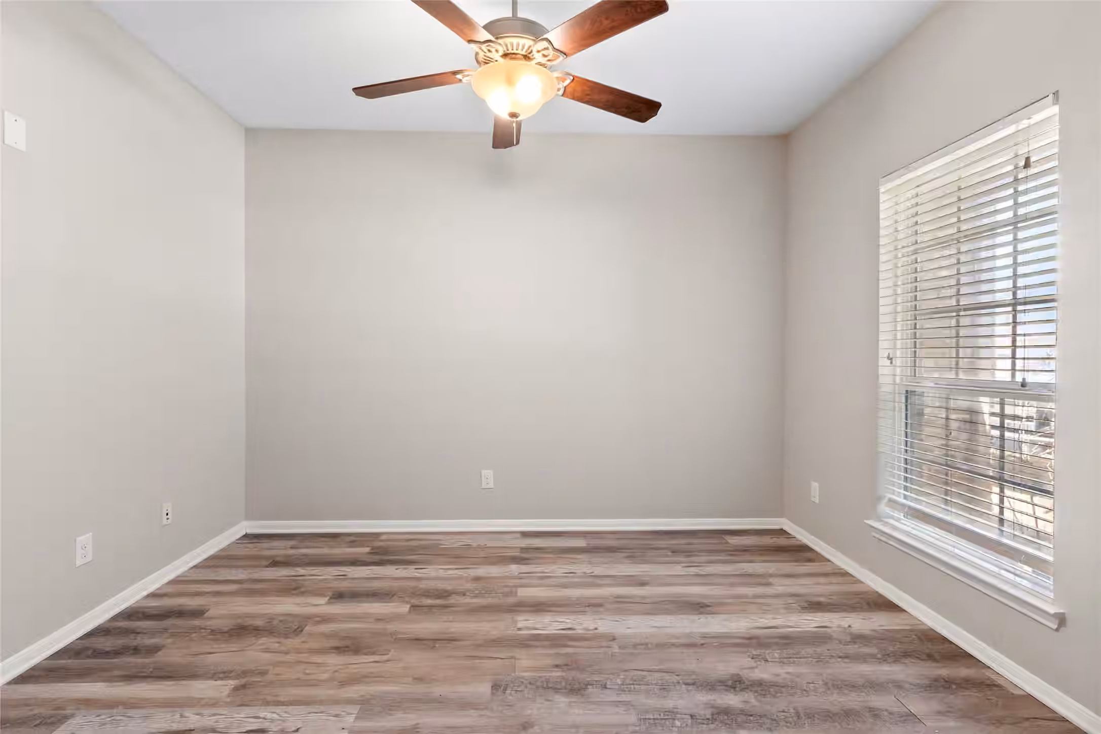 Photo 7 of 13402 Indigo Sands Drive, Pearland, TX