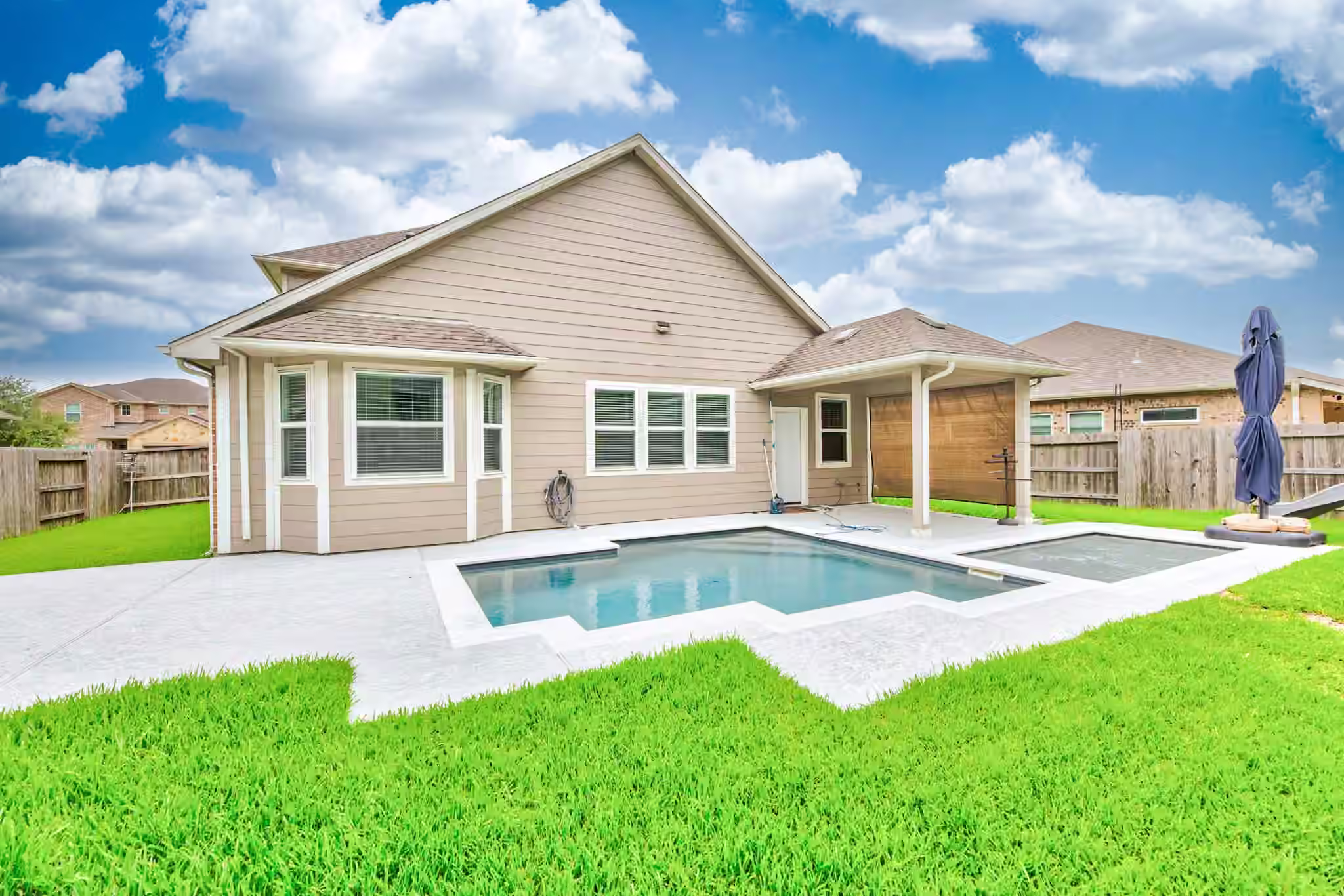 Photo 2 of 5943 Pearland Place, Pearland, TX