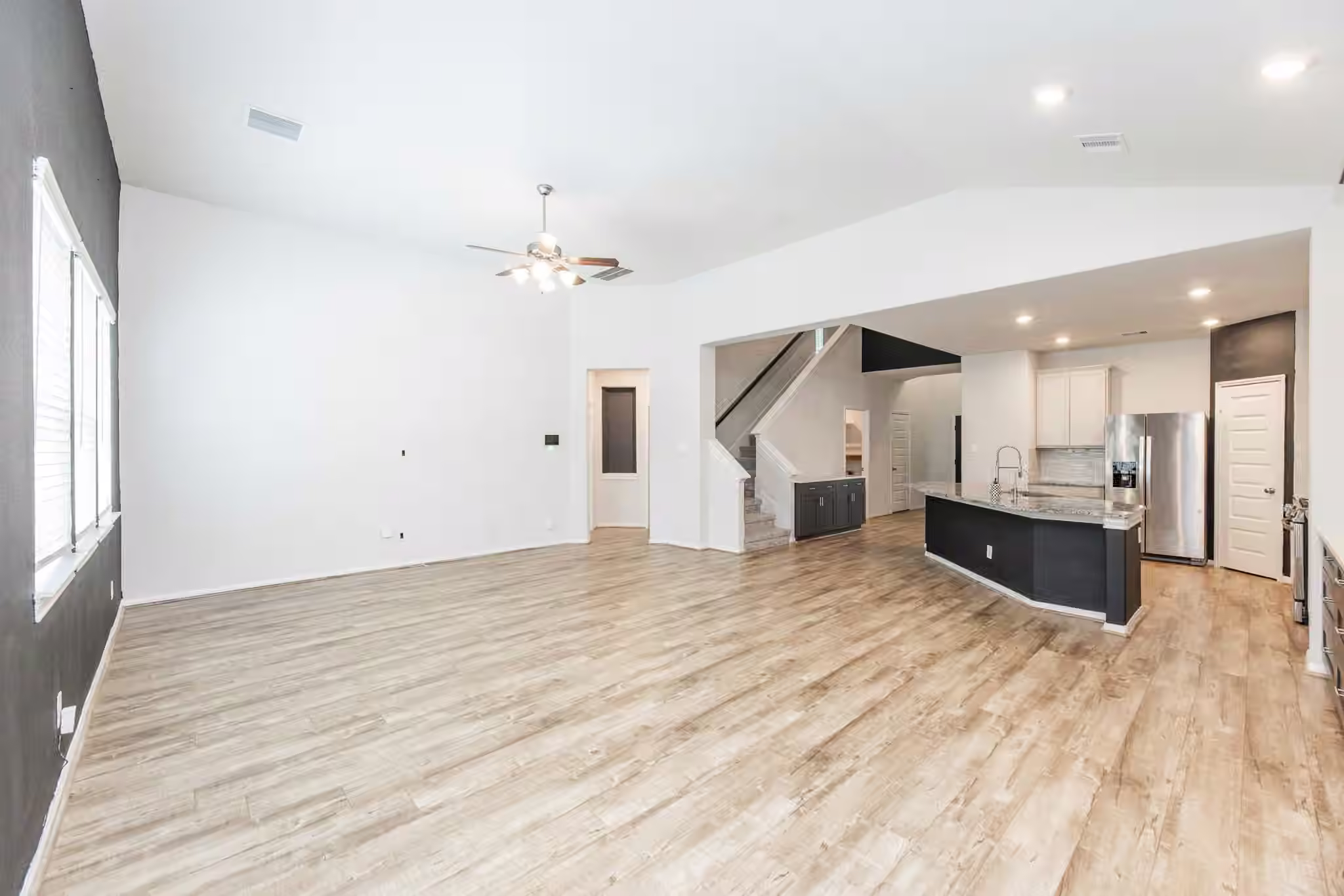 Photo 5 of 5943 Pearland Place, Pearland, TX