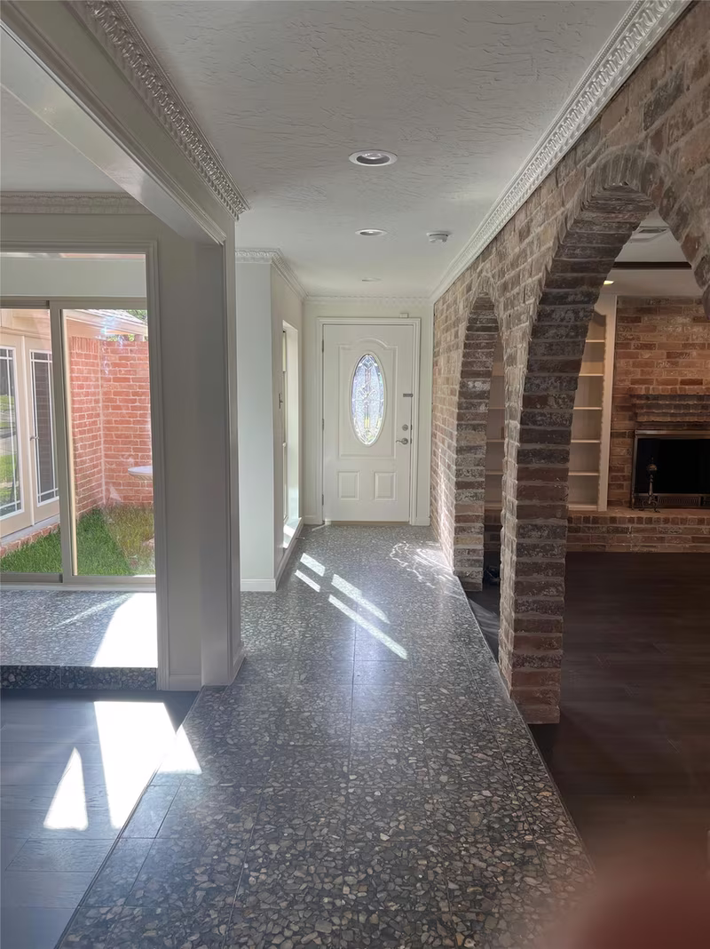 Photo 4 of 9126 Devoncroft Drive, Houston, TX