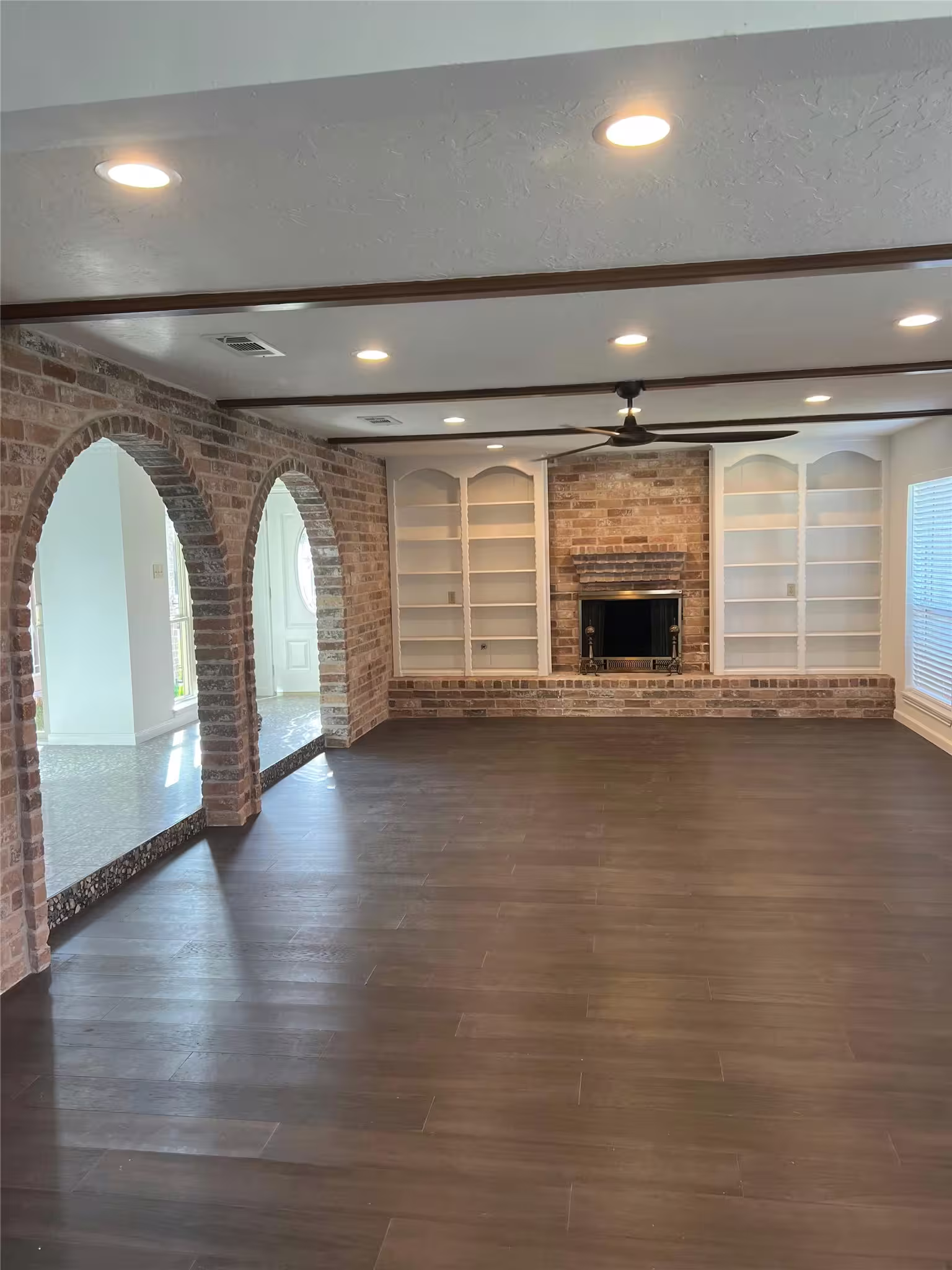 Photo 5 of 9126 Devoncroft Drive, Houston, TX