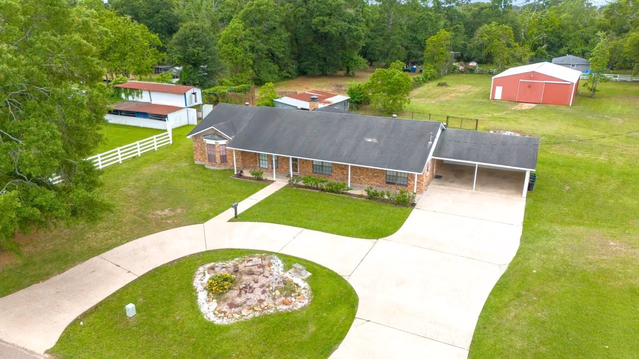 Photo 3 of 13180 Morgan Drive, Splendora, TX