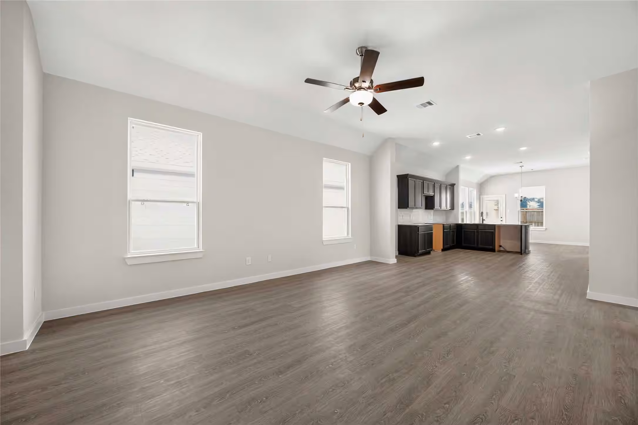 Photo 4 of 11931 Avian Avenue, Conroe, TX