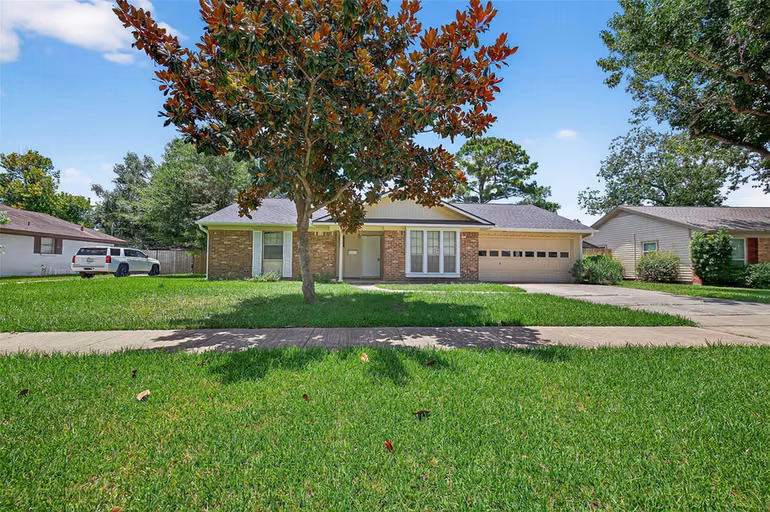 Photo 3 of 10318 Belfast Road, La Porte, TX
