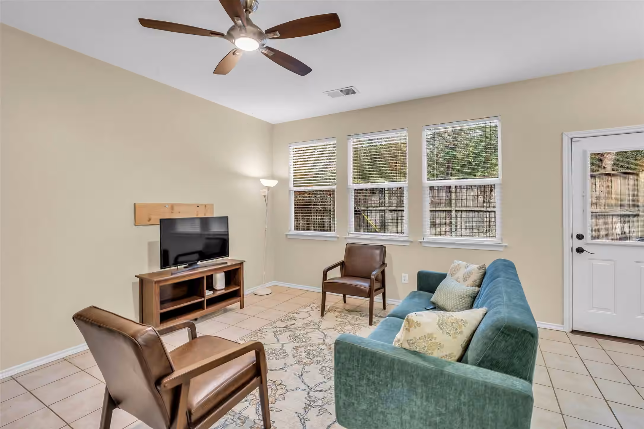 Photo 6 of 62 S Camellia Grove Circle, The Woodlands, TX