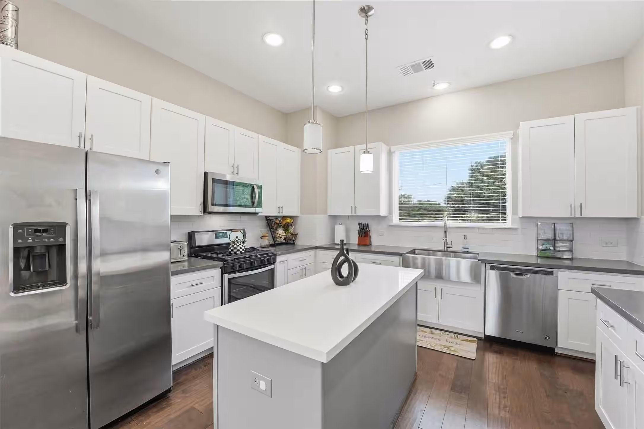 Photo 6 of 2057 Sherwood Forest Street, Houston, TX
