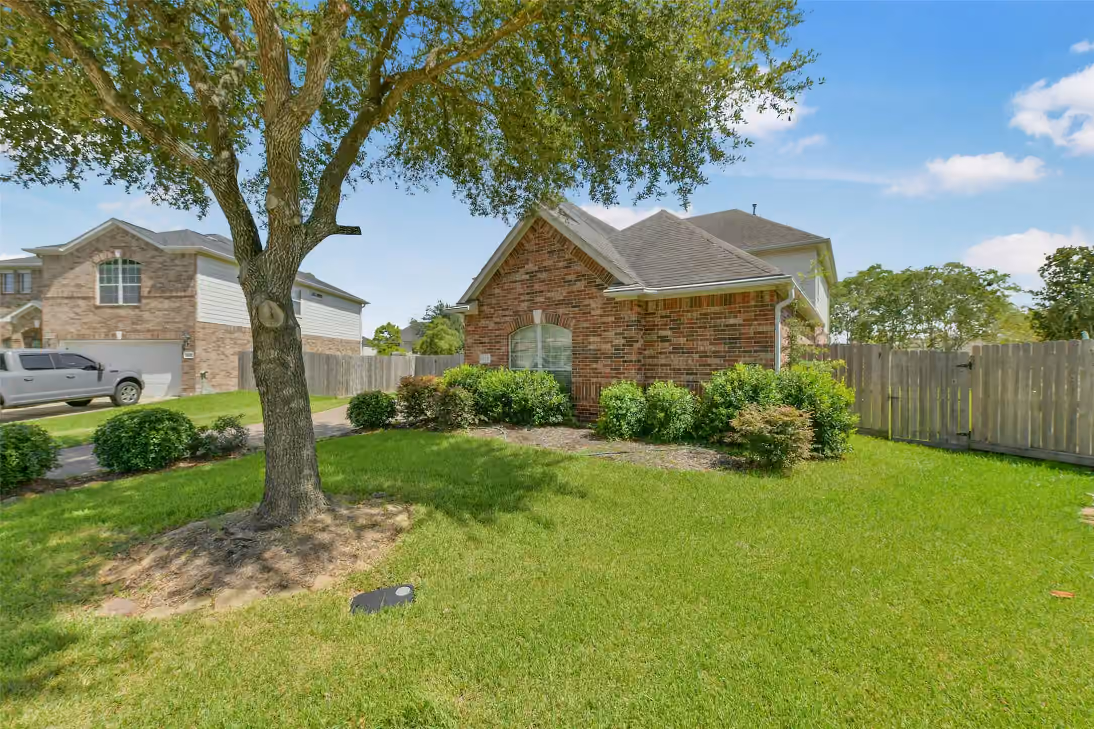 Photo 4 of 2221 Silvercreek Court, Deer Park, TX