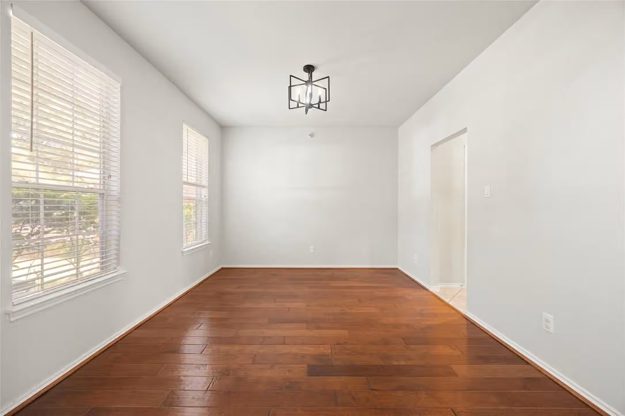 Photo 5 of 9611 Oxford Grove Drive, Houston, TX