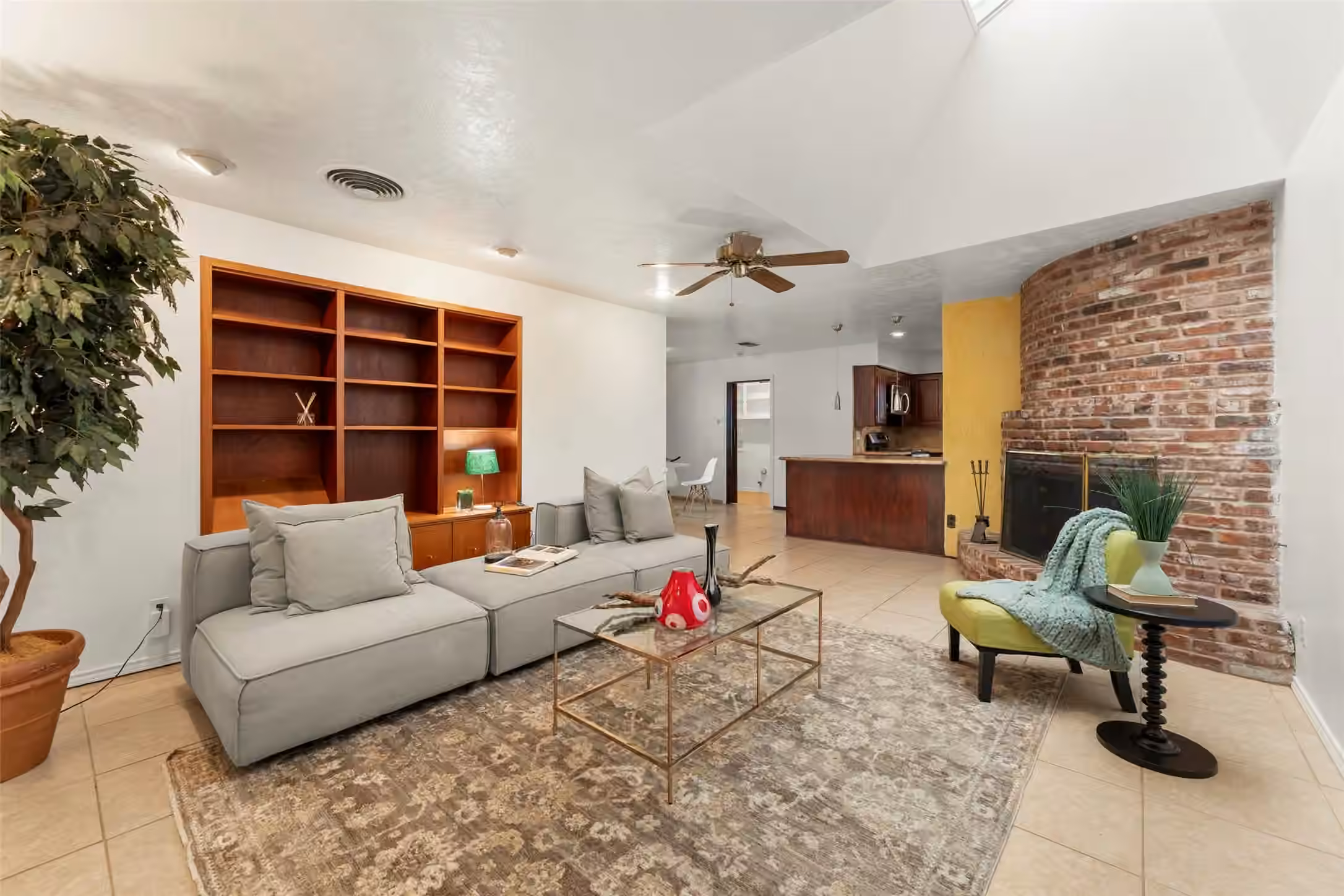 Photo 4 of 5623 Dumfries Drive, Houston, TX