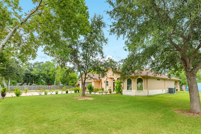 Photo 6 of 309 Hickman Ln, Angleton, TX