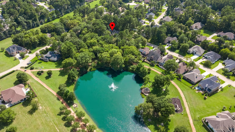 Photo 5 of 221 N Woodside Lane, Montgomery, TX