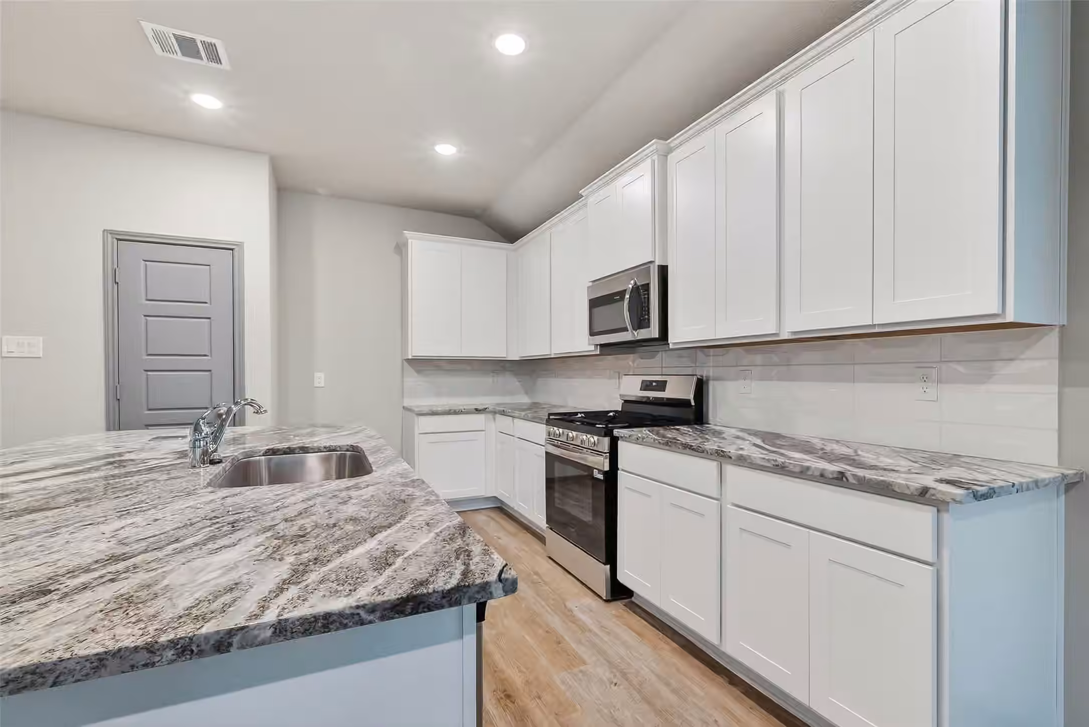 Photo 6 of 3410 Rolling River Drive, Baytown, TX