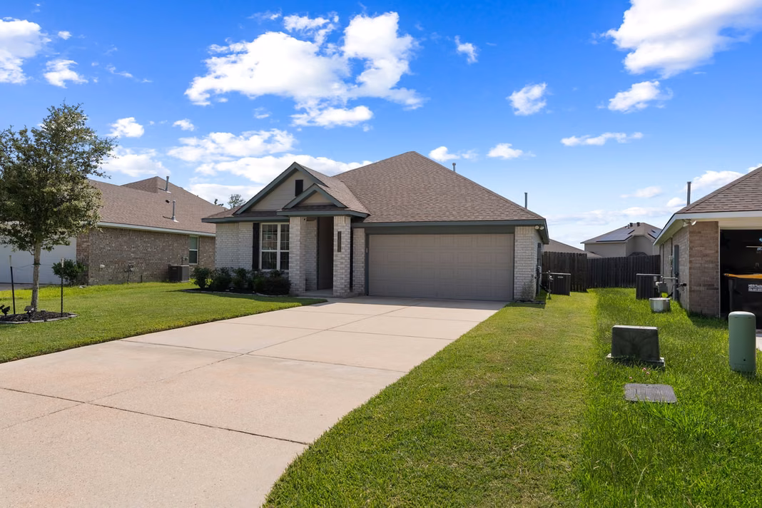 Photo 3 of 11935 Sunshine Park Drive N, Willis, TX