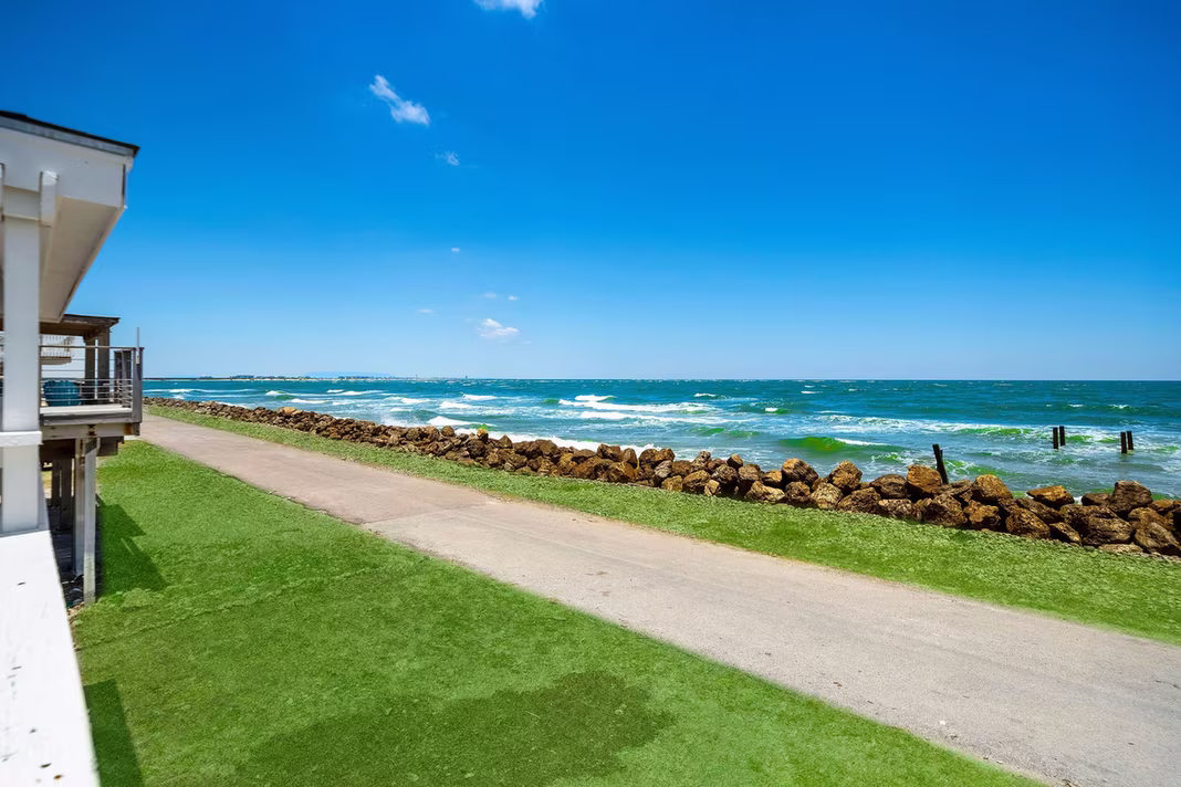 Photo 4 of 12911 Gulf Beach Drive, Freeport, TX