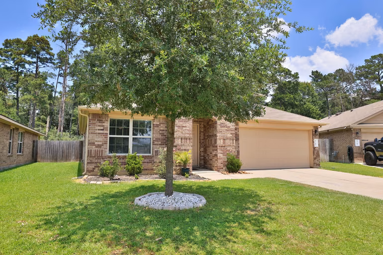Photo 4 of 9706 Ancient Elm Lane, Tomball, TX