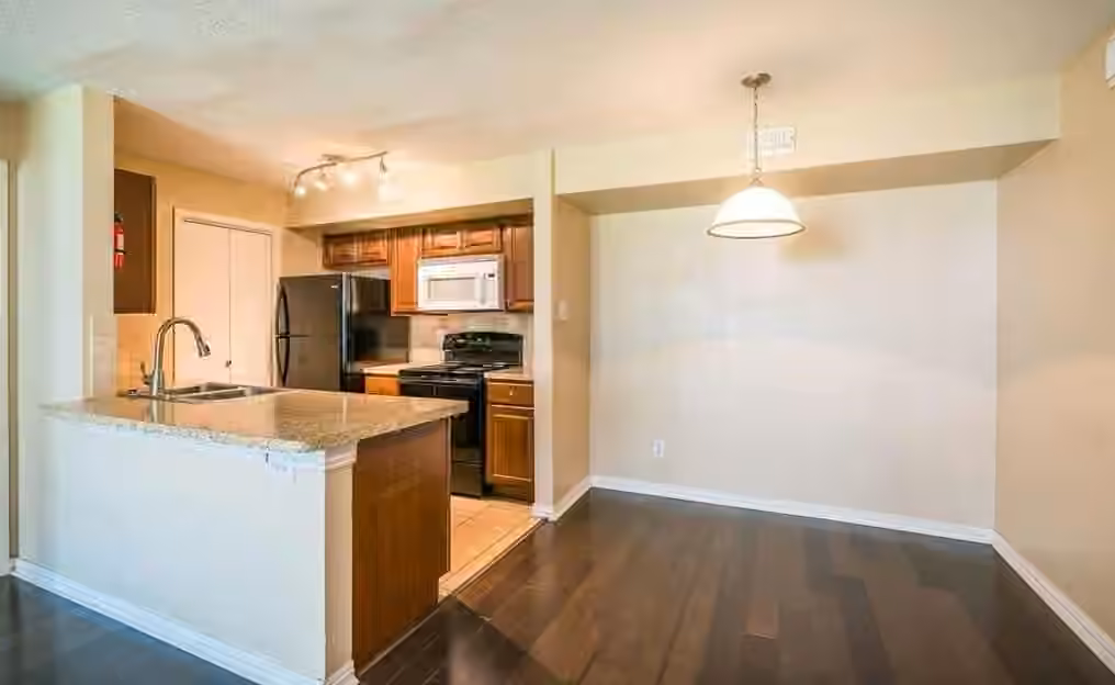 Photo 4 of 3900 Woodchase Drive 63, Houston, TX