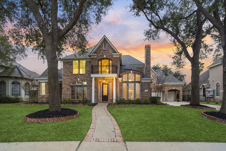 Photo 2 of 7322 Greatwood Lake Drive, Sugar Land, TX